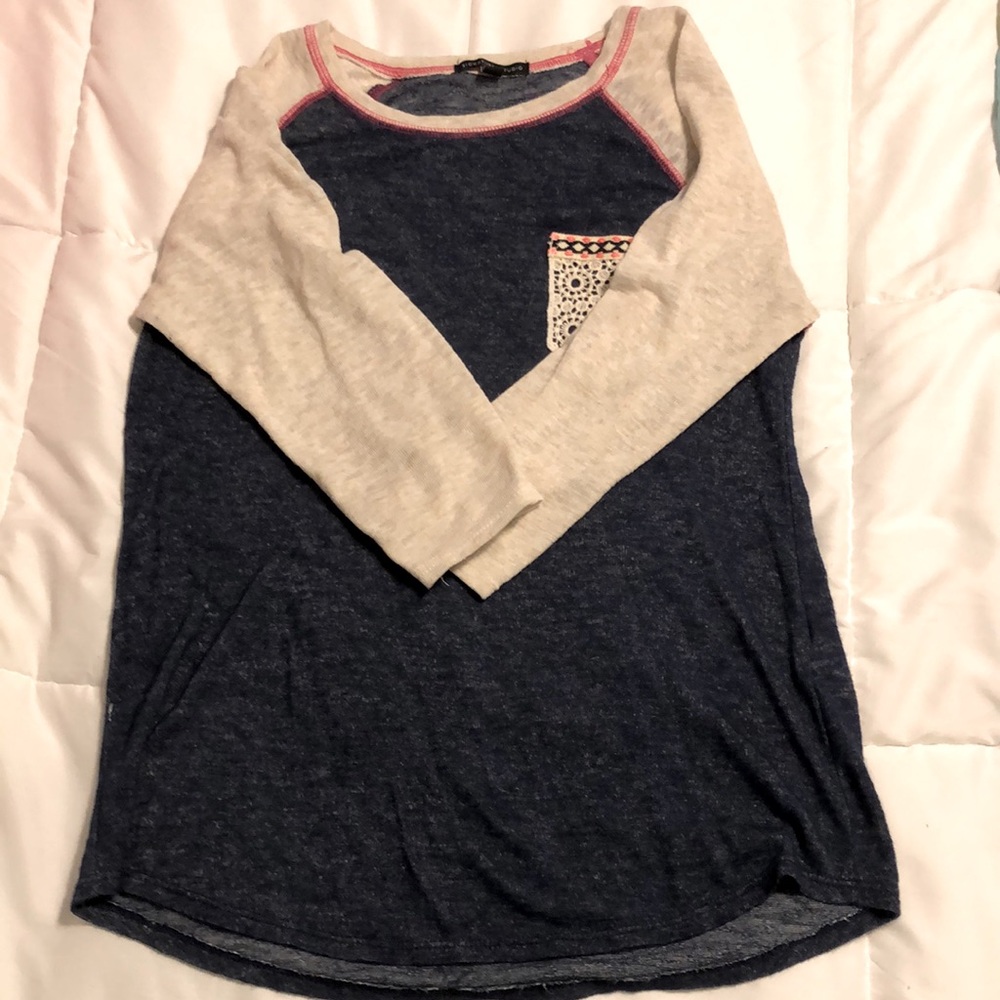Cute quarter sleeve navy and cream tee shirt with bits of pink